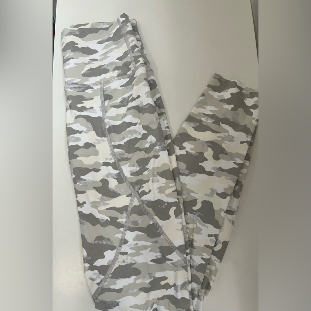 Aerie white camo high waisted leggings. Size small NWOT